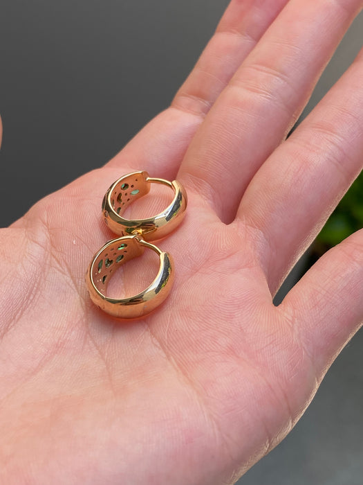 14k emerald fancy diamond heart hoop earrings