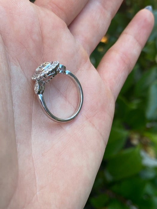 Platinum 900 diamond flower ring size 6.25