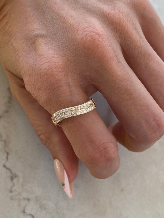 18K Natural Baguette & Round Diamond Wavy Ring
