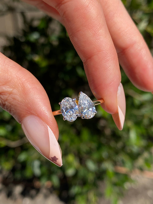 14K Two-Tone Gold 2 Carat Lab Diamond Toi et Moi Ring – Oval & Pear Cut – Size 7