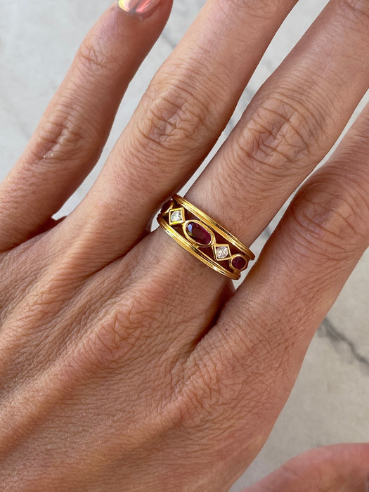 Vintage 18K Gold Bezel-Set Ruby & Diamond Ring