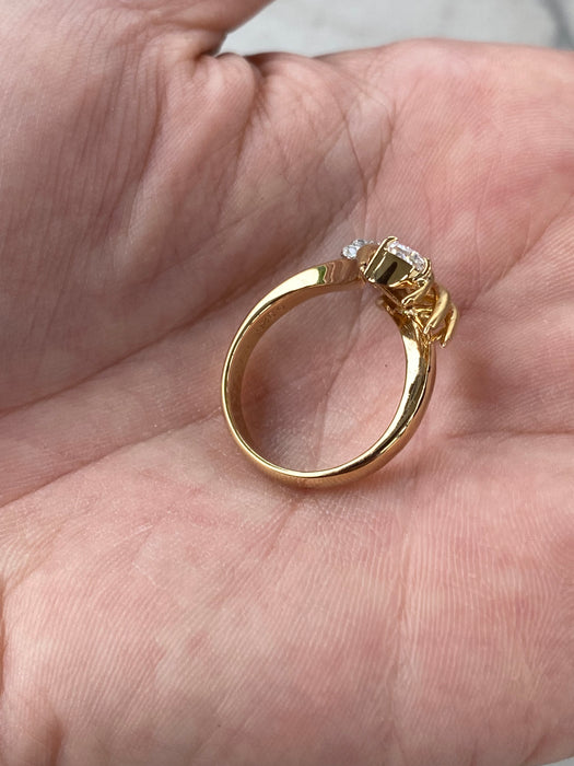 Vintage 18K Brushed Gold Hand Ring with Pear-Cut Natural Diamond