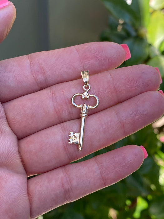 14k key charm