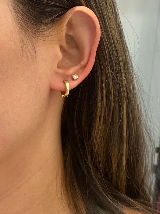 14K Gold Diamond-Cut Huggie Earrings