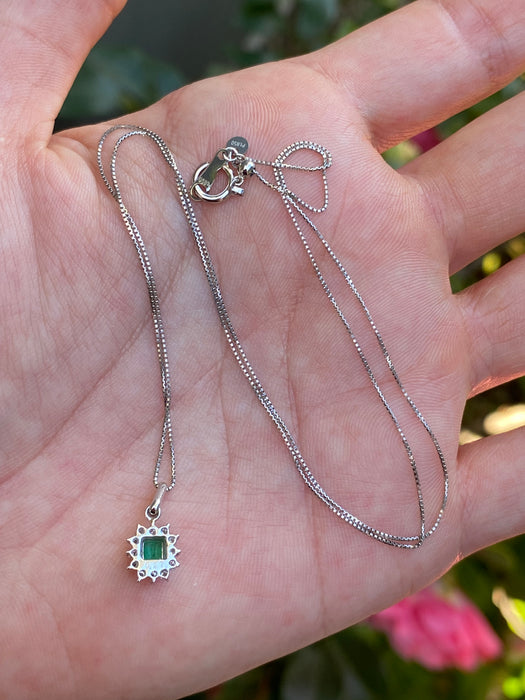 Platinum emerald diamond necklace