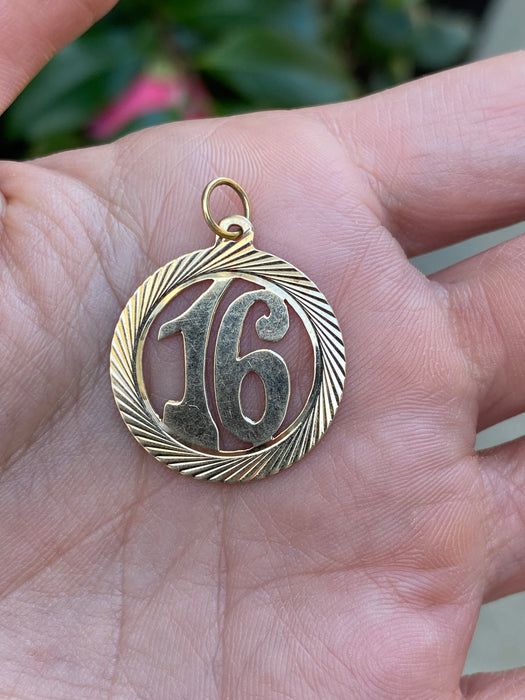 14k fluted number 16 pendant