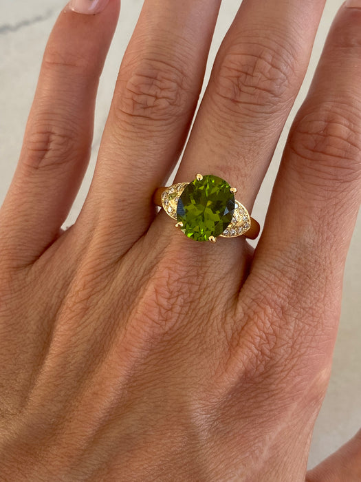 Vintage 18K Peridot & Diamond Ring