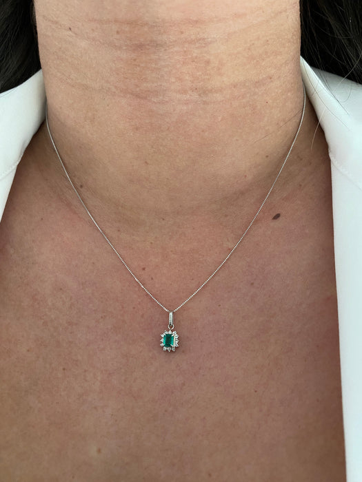 Platinum emerald diamond necklace