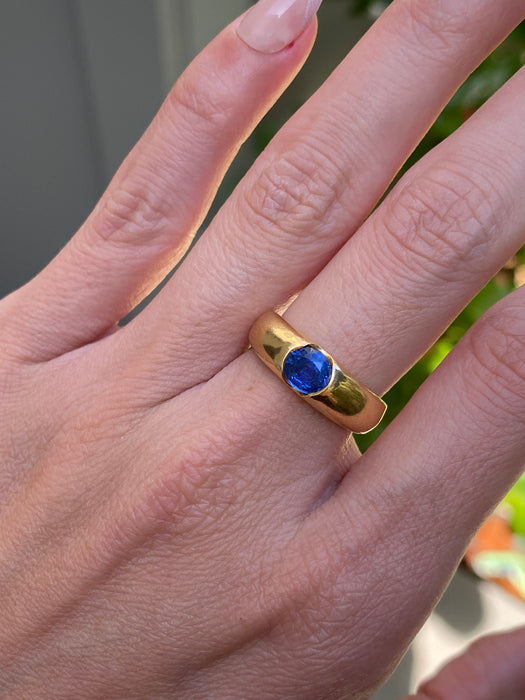 18K Gold Blue Sapphire Donut Ring