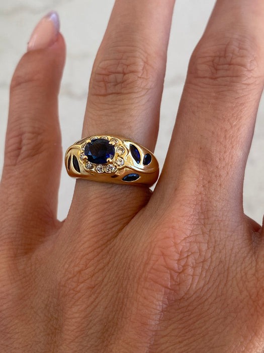 Vintage 18K Gold Blue Sapphire & Diamond Floral Ring