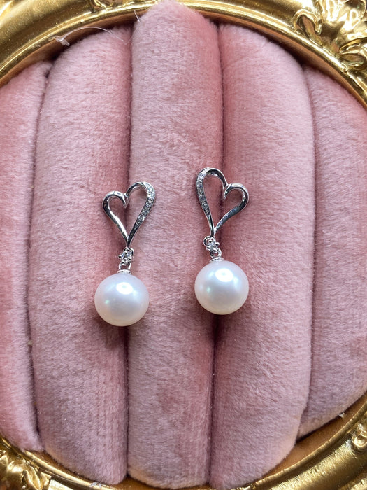 14k white gold diamond pearl heart stud earrings