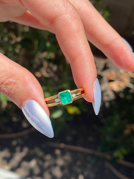 Vintage 18K Gold Bezel Set Emerald & Diamond Ring