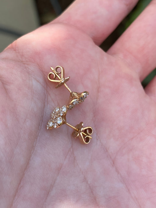 18k diamond flower stud earrings