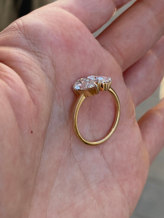 14K Two-Tone Gold 2 Carat Lab Diamond Toi et Moi Ring – Oval & Pear Cut – Size 7