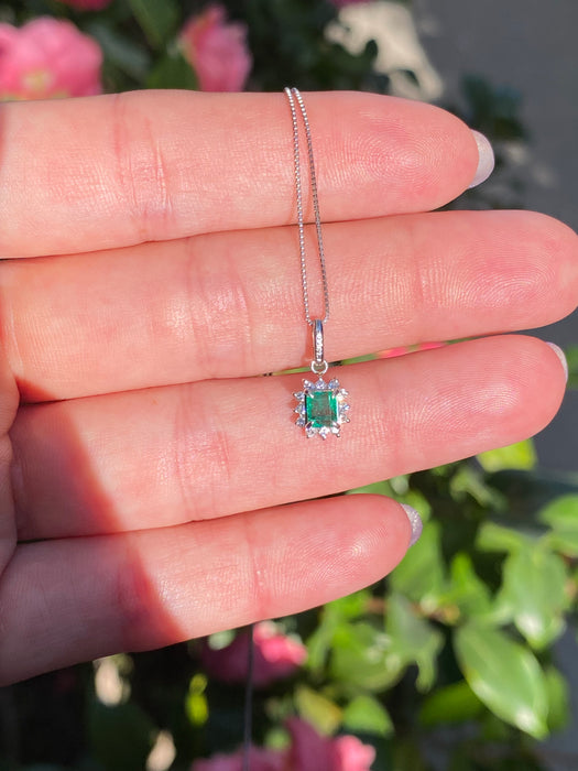 Platinum emerald diamond necklace