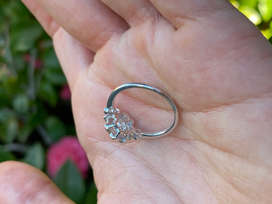 Platinum 900 omc flower diamond ring size 6.25
