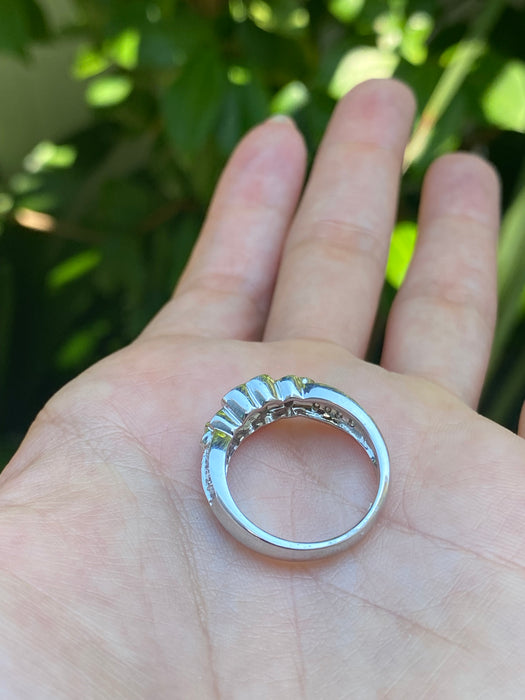 18k white gold diamond flower ring size 6.75