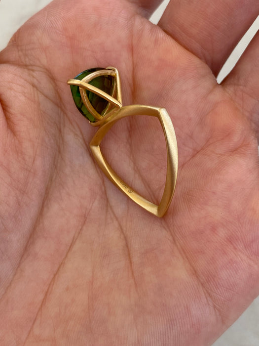 Vintage 18K Gold Green Tourmaline Ring | 4.66 Carat Trillion Cut