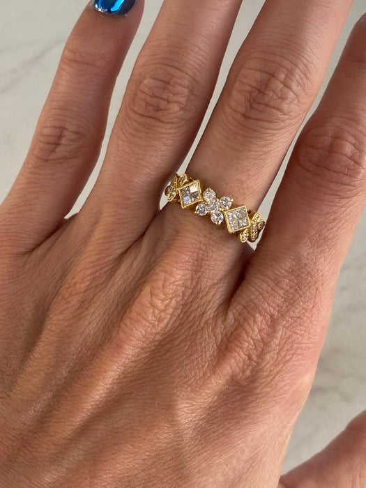 Vintage 18k Gold Invisible Set Princess Cut Diamond & Round Diamond Ring Size 6.25