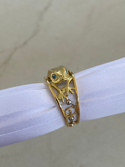 Vintage 18K Gold Frog Ring with Ruby & Blue Diamond Eyes