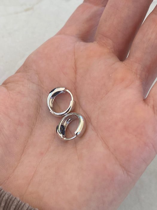 14K White Gold Blue Sapphire Huggie Hoop Earrings
