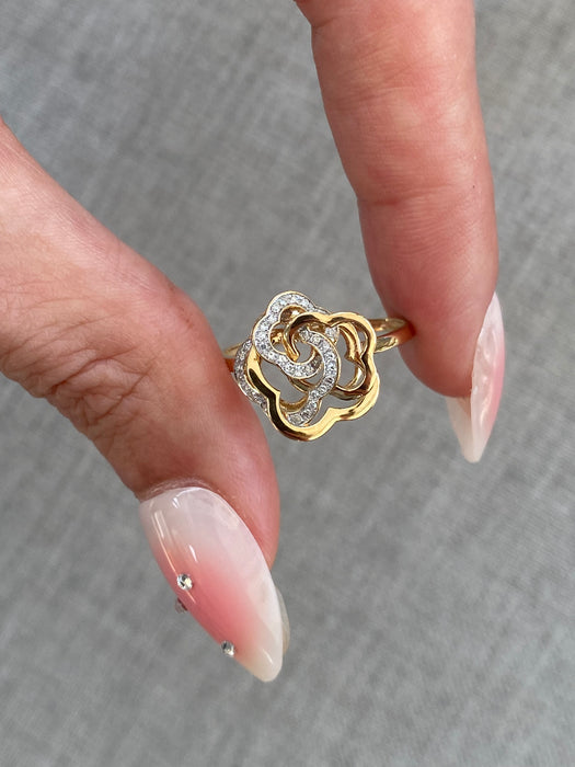 14K Gold Diamond Flower Ring Size 7