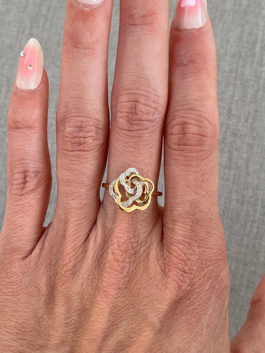 14K Gold Diamond Flower Ring Size 7
