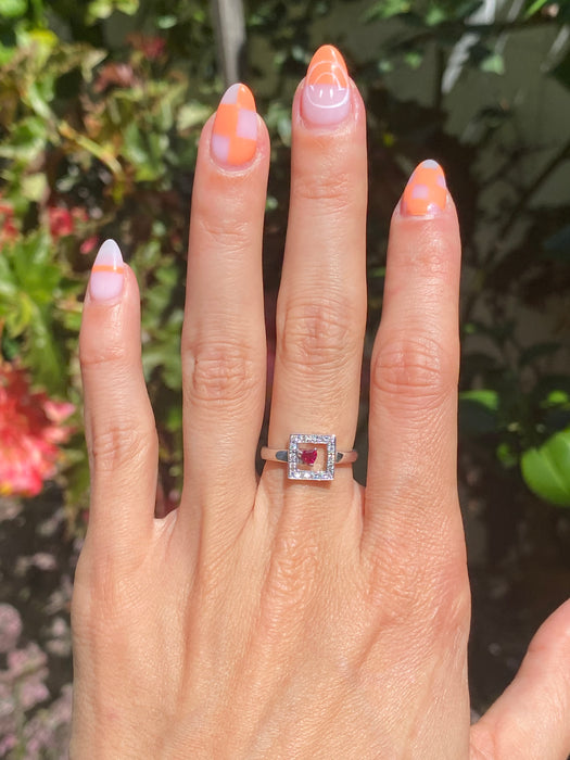 18k white gold diamond ruby heart ring size 5.5