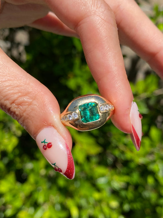 Vintage 18K Gold Emerald & Diamond Signet Ring