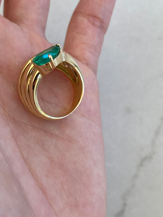 Vintage 18K Gold Emerald & Diamond Ring