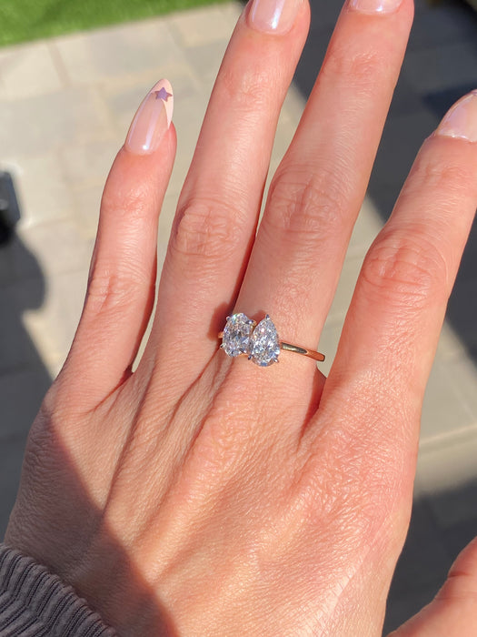 14K Two-Tone Gold 2 Carat Lab Diamond Toi et Moi Ring – Oval & Pear Cut – Size 7