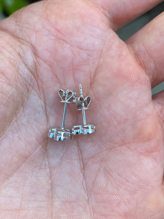 18K White Gold Diamond Heart Stud Earrings – Baguette & Round Diamonds 0.11 TCW