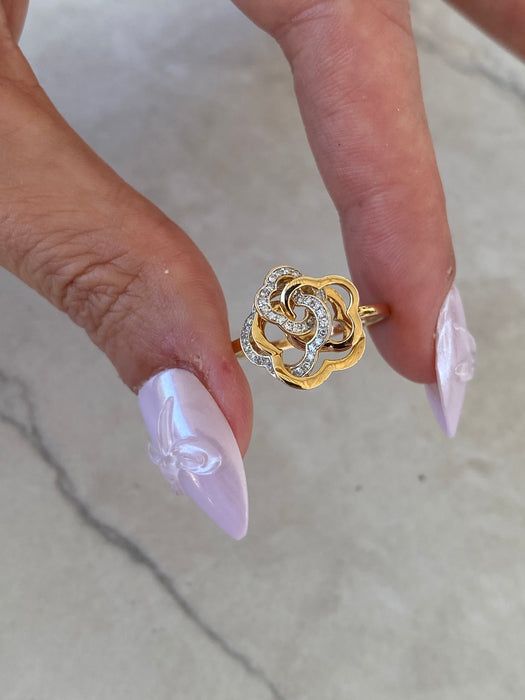14K Gold Diamond Flower Ring Size 7