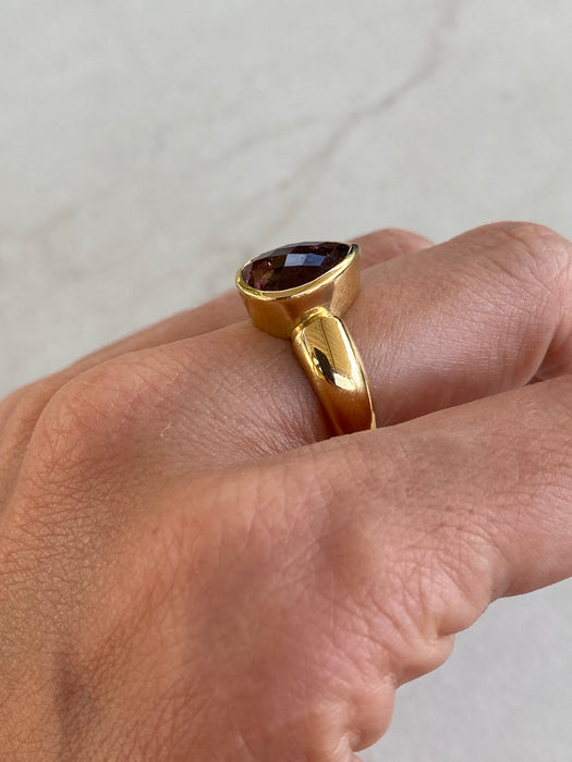 Vintage 18K Pink Tourmaline Bezel-Set Ring