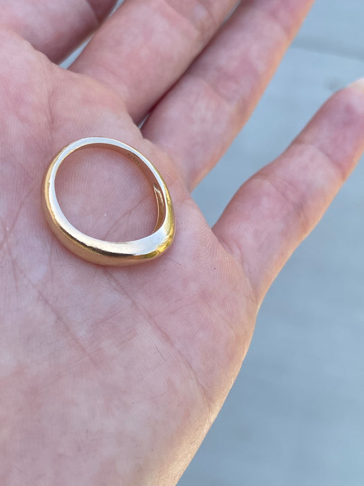 18K Gold Curved Band Ring – Size 5.75