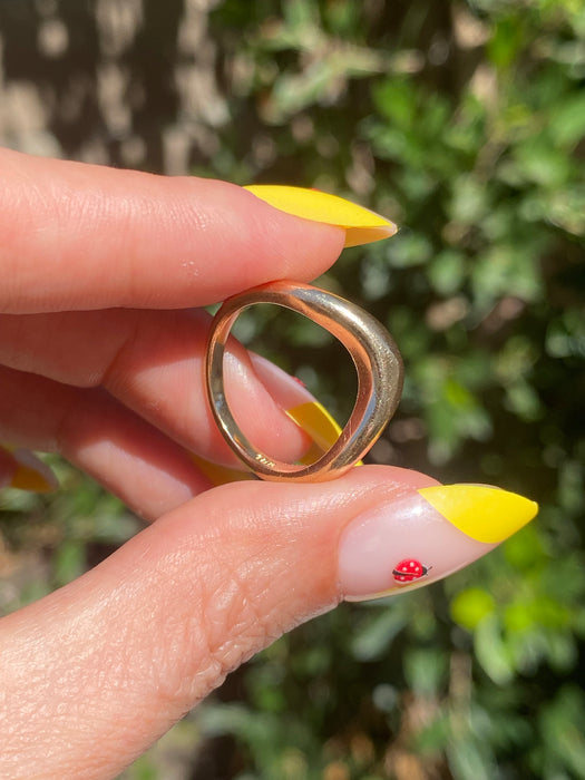18K Gold Curved Band Ring – Size 5.75