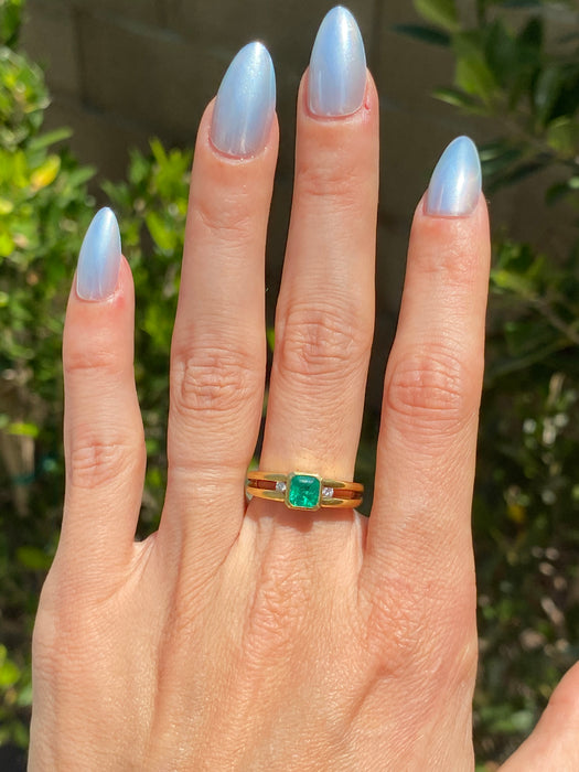 Vintage 18K Gold Bezel Set Emerald & Diamond Ring