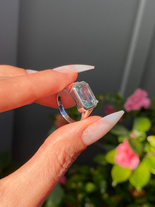 Platinum 900 bezel set aquamarine diamond ring size 6