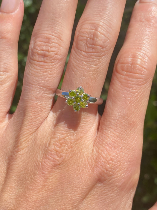 Vintage 14K White Gold Yellow Diamond Flower Ring – 0.90 TCW – Size 6.5