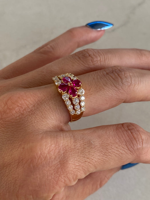 Vintage 18K Gold Ruby & Diamond Flower Ring