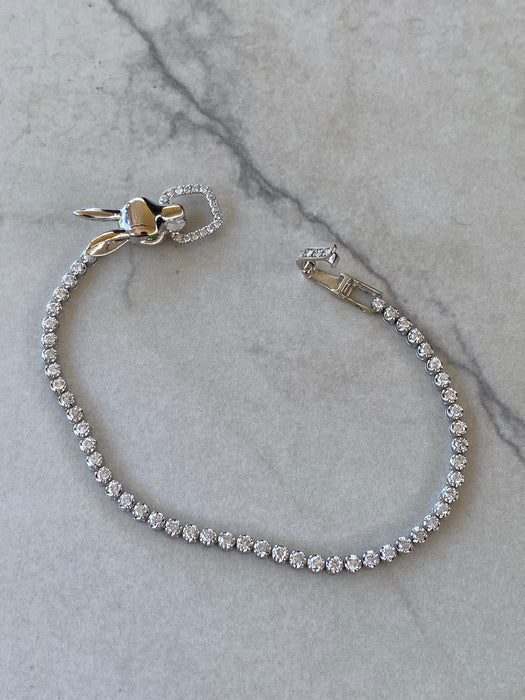 Vintage 18K White Gold Natural Diamond Rabbit Buckle Bracelet – 1.50 TCW
