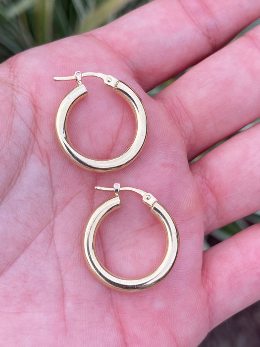 14k 0.85” hoop earrings