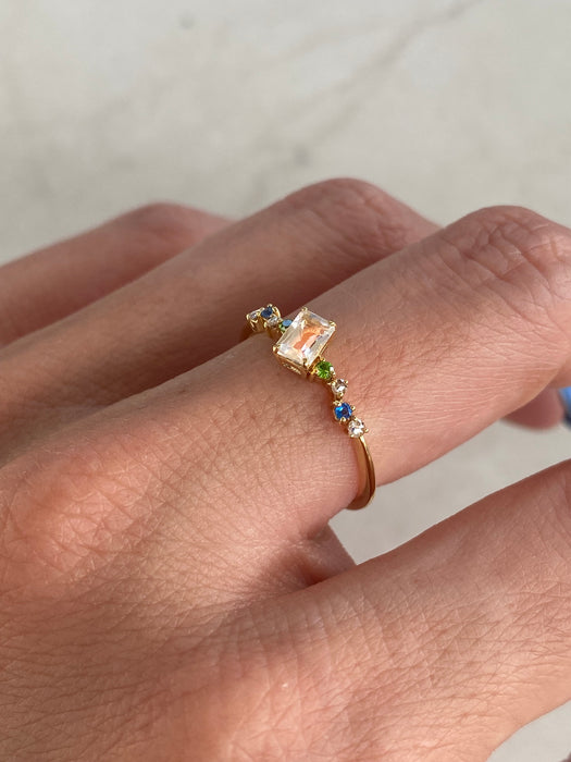 Vintage 18K Gold Moonstone, Diamond, Sapphire & Tsavorite Ring – Size 6