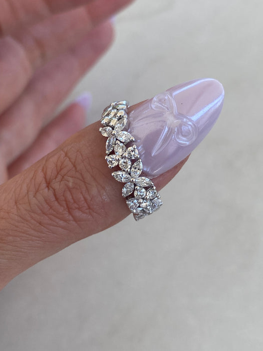 Vintage 18K White Gold Flexible Diamond Flower Ring