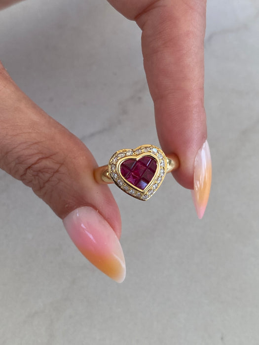 Vintage 18K Natural Ruby & Diamond Heart Ring