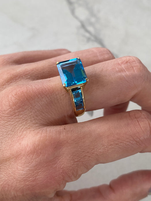 Vintage 18K  Blue Topaz Ring – 7.50 CT