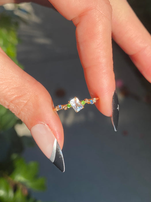 Vintage 18K Gold Moonstone, Diamond, Sapphire & Tsavorite Ring – Size 6