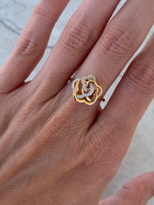 14K Gold Diamond Flower Ring Size 7