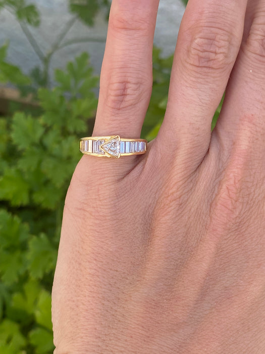 Vintage 18K Diamond Arrow Ring – Trillion & Baguette Diamonds – 1.13 TCW – Size 4