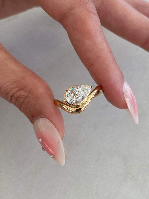 14K 1.51 TCW Lab Pear Diamond Wavy Band Size 7.5 - IGI Certified